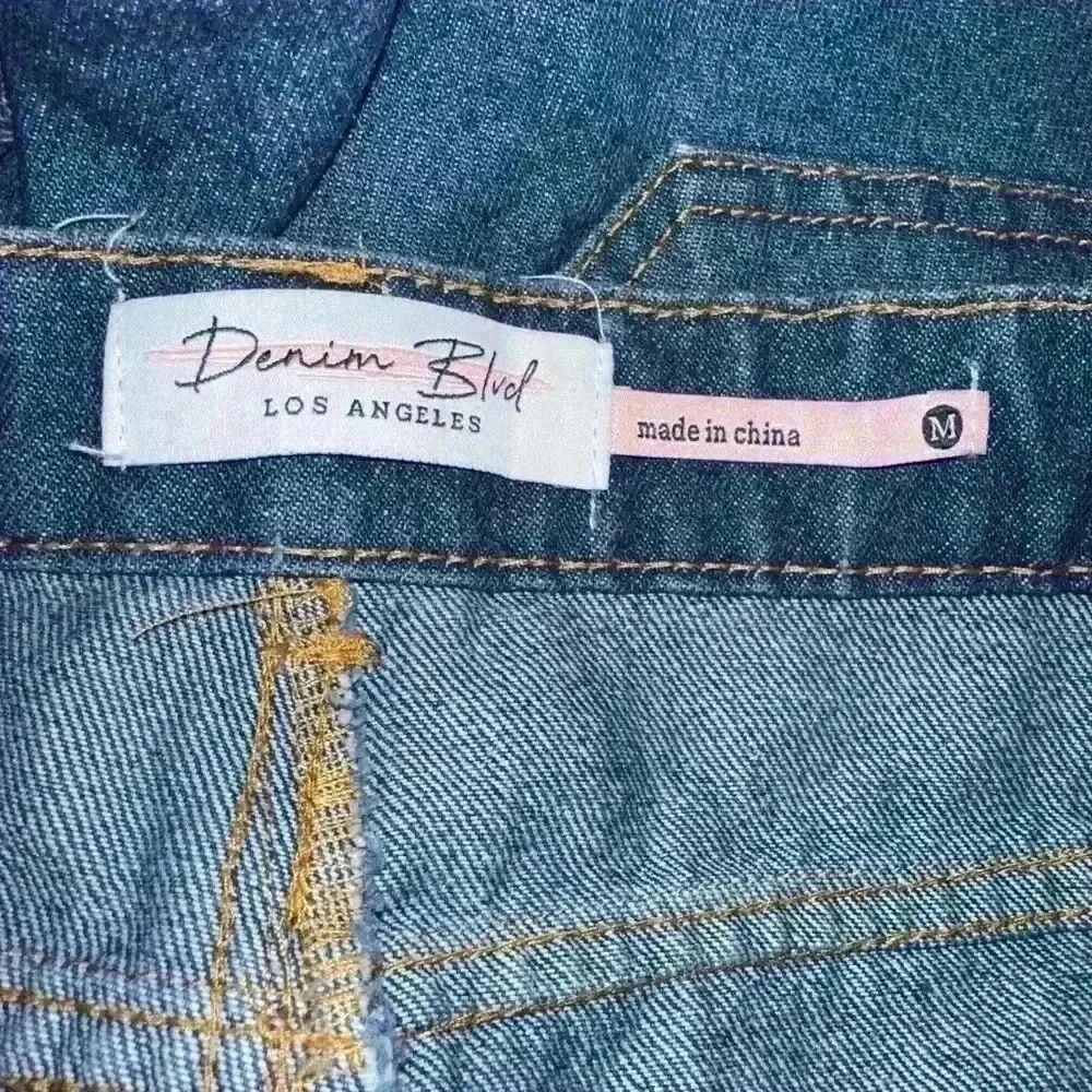 Denim Blvd Bedazzled Destressed Denim Shorts Blue M Size - Picture 8 of 13